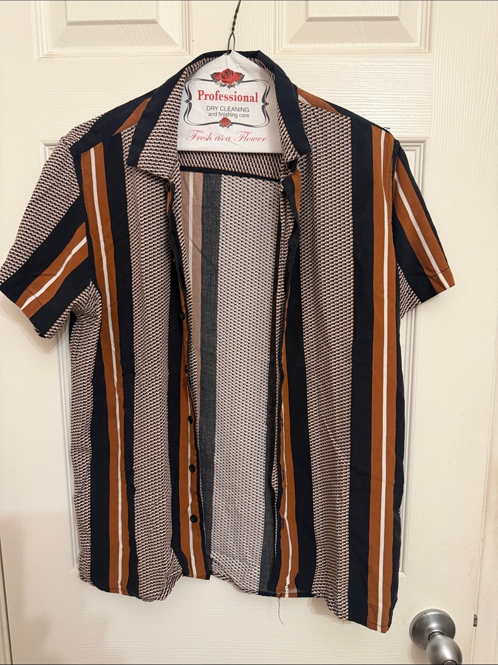 Men's Short-Sleeve Vertical Stripe Button-Down Shirt - Brown & Black
